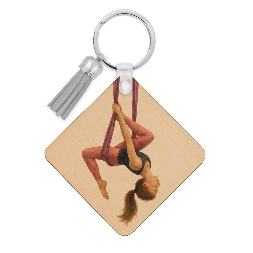 Ξύλινο Μπρελόκ για τη δασκάλα “Aerial Yoga”