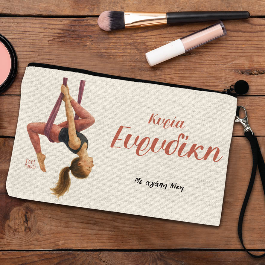 Νεσεσέρ για τη δασκάλα “Aerial Yoga”