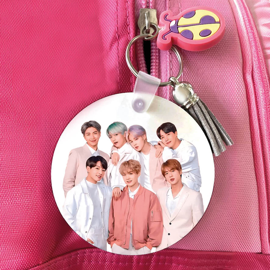 Μπρελόκ ξύλινο “BTS”