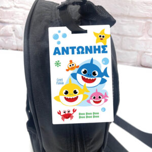 Ταμπελάκι τσάντας ξύλινο “Baby shark” boy