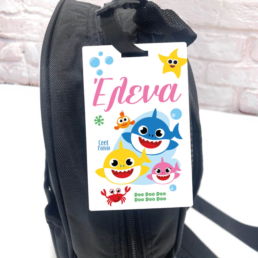 Ταμπελάκι τσάντας ξύλινο “Baby shark” girl